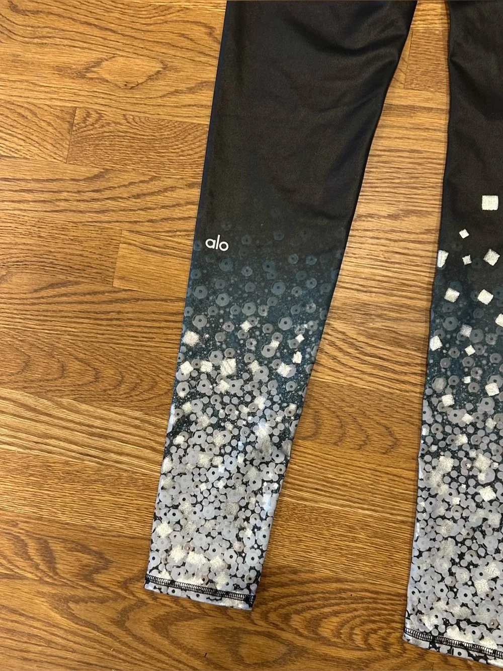 Alo Yoga Airbrush Mid Rise Graphic Leggings Black Silver Size M